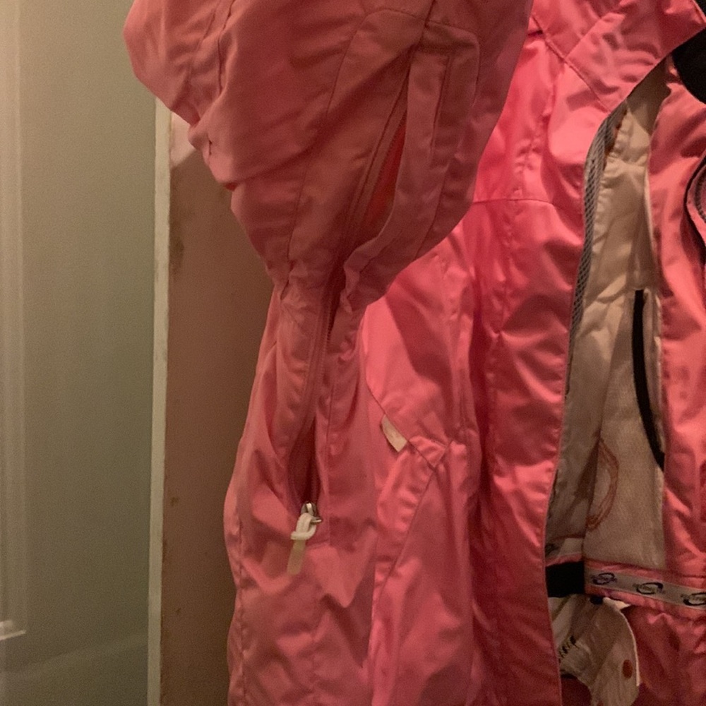 Brand New unused Obermeyer ski jacket Ladies 4 pink w/ white accents. No tags. - Picture 8 of 8
